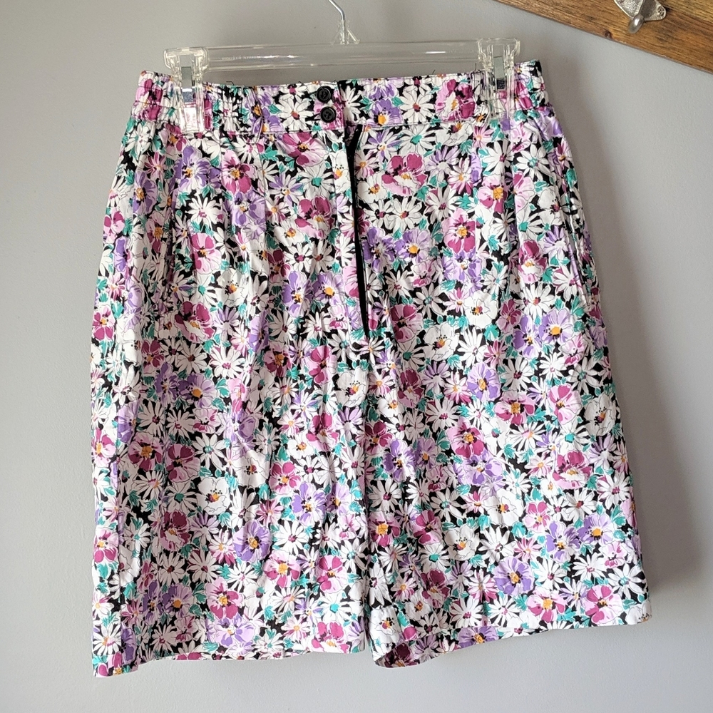 Vintage high waisted floral shorts